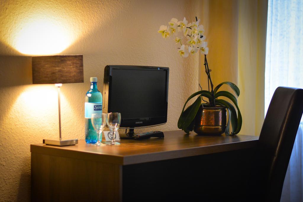 Hotel Am Landeshaus Wiesbaden Room photo